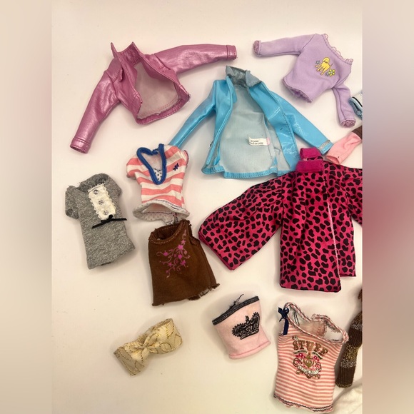 Assorted Doll Clothes Set that‎ can fit Barbie. - Picture 2 of 16